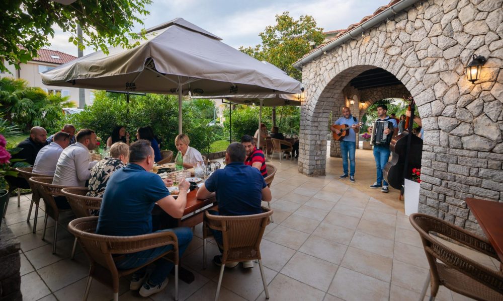 Ambiente der Trattoria Gatto Nero in Malinska auf der Insel Krk